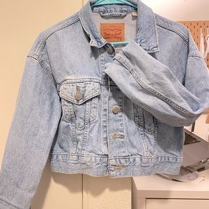 Levi’s Denim Crop Jacket (Crop Dad Trucker Jacket)